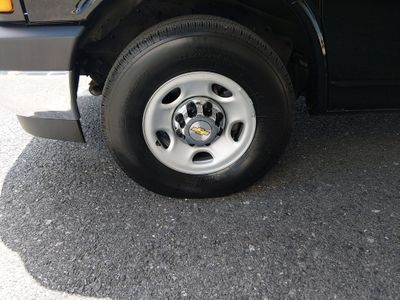 2024 Chevrolet Express Passenger - Photo 9