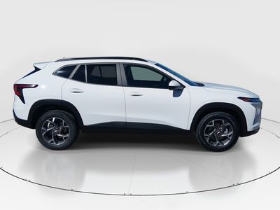 2025 Chevrolet Trax - Photo 8