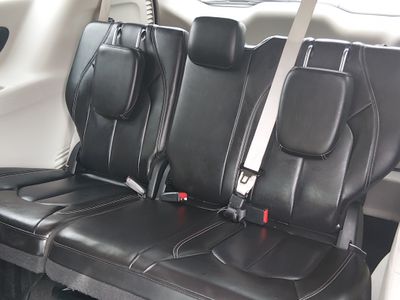 2023 Chrysler Pacifica — photo 17 view