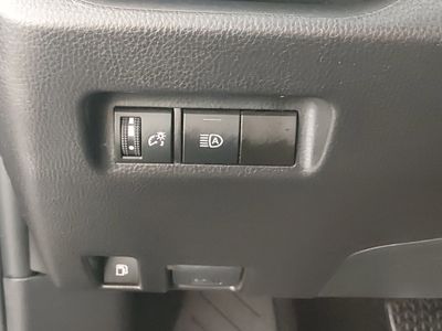2025 Toyota RAV4 - Photo 13