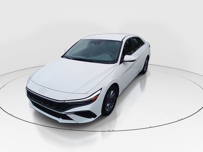 2024 Hyundai Elantra - Photo 3