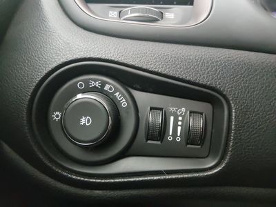 2023 Jeep Renegade - Photo 13
