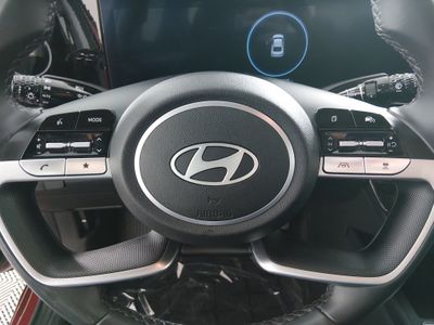 2024 Hyundai Elantra — photo 12 view