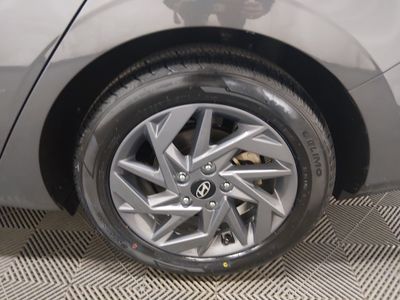 2024 Hyundai Elantra — photo 10 view