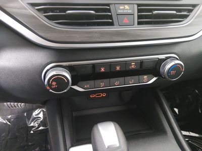 2025 Nissan Altima - Photo 17
