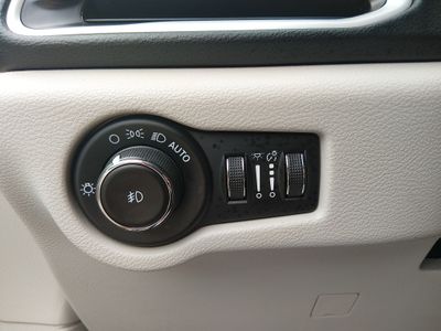 2023 Chrysler Pacifica — photo 13 view