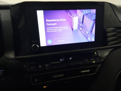 2025 Toyota Camry — photo 13 view