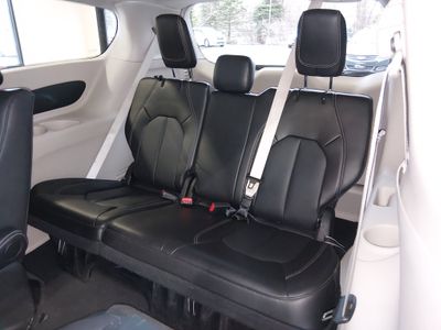 2024 Chrysler Pacifica - Photo 18