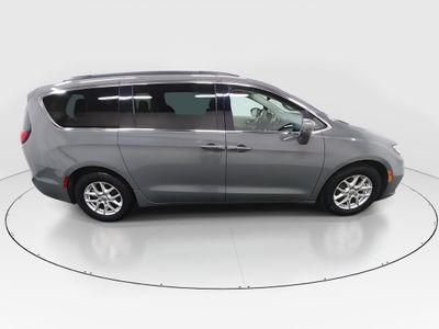 2022 Chrysler Pacifica — photo 8 view