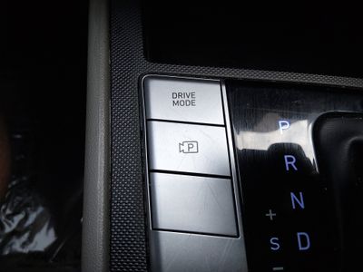 2024 Hyundai Elantra - Photo 19