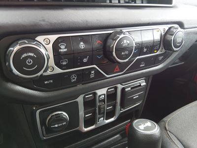 2025 Jeep Wrangler - Photo 19