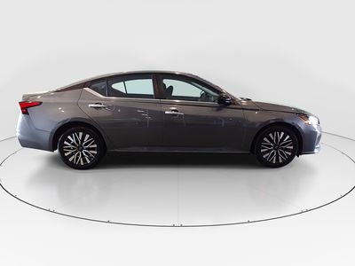 2024 Nissan Altima — photo 8 view