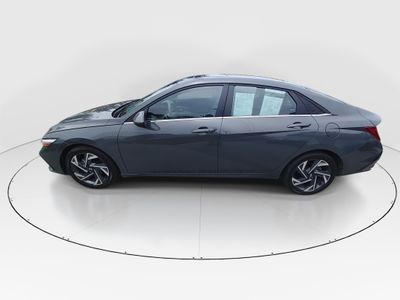 2025 Hyundai Elantra - Photo 4