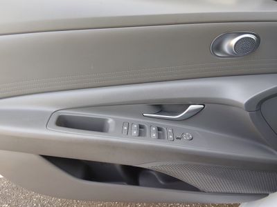 2024 Hyundai Elantra - Photo 18