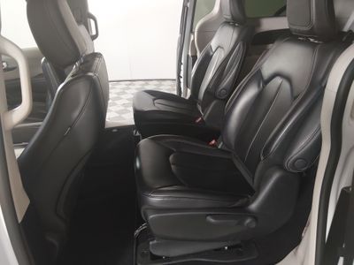 2023 Chrysler Pacifica — photo 20 view