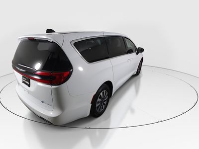 2023 Chrysler Pacifica — photo 7 view