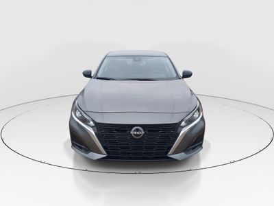 2025 Nissan Altima — side profile view