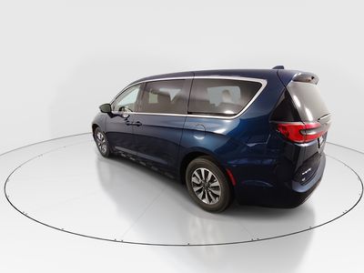 2022 Chrysler Pacifica — detail view