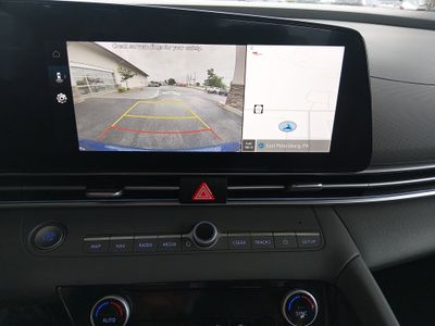 2024 Hyundai Elantra - Photo 18