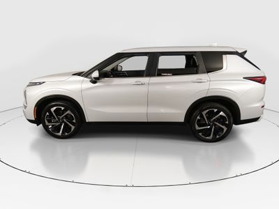 2023 Mitsubishi Outlander - Photo 4