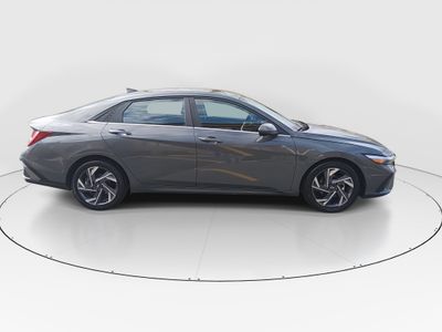 2025 Hyundai Elantra - Photo 8