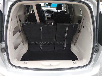 2023 Chrysler Pacifica — photo 11 view