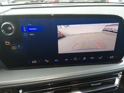 2025 Chevrolet Traverse - Photo 17