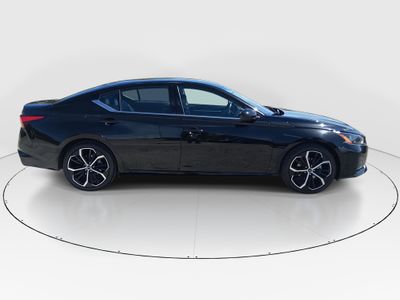 2024 Nissan Altima - Photo 8