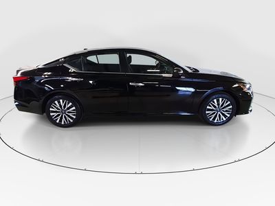 2025 Nissan Altima - Photo 8