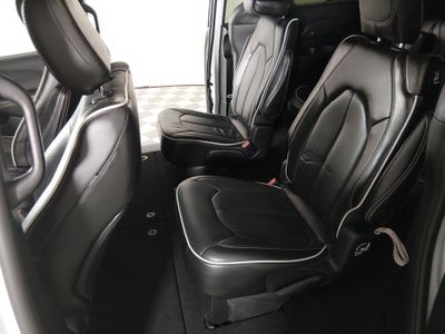 2025 Chrysler Pacifica - Photo 20