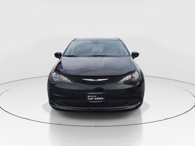 2023 Chrysler Voyager - Photo 2