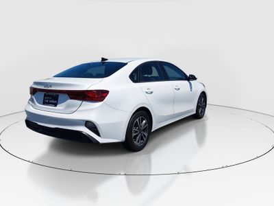 2024 Kia Forte - Photo 7