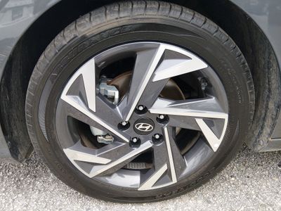 2025 Hyundai Elantra - Photo 10
