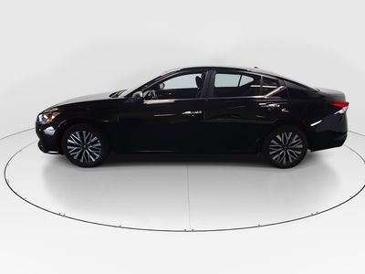 2025 Nissan Altima - Photo 4