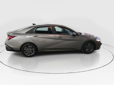 2024 Hyundai Elantra - Photo 8