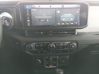 2024 Jeep Wrangler - Photo 19
