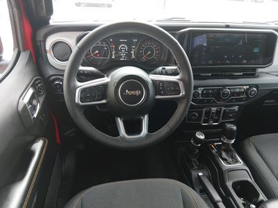 2025 Jeep Wrangler - Photo 18