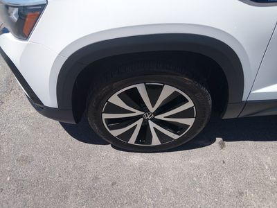 2024 Volkswagen Taos - Photo 10