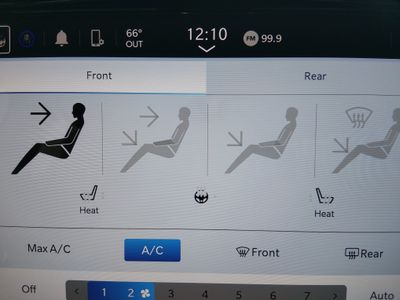 2024 Chrysler Pacifica — photo 18 view