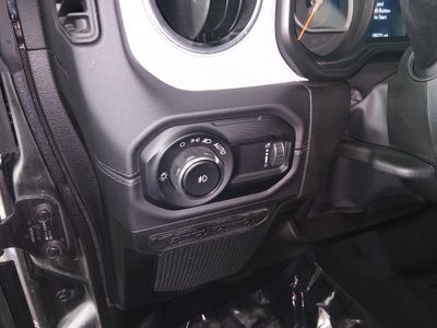 2025 Jeep Wrangler - Photo 13