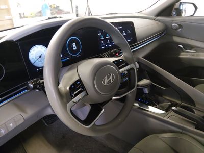 2024 Hyundai Elantra - Photo 13