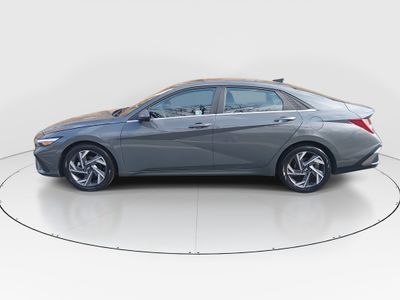 2025 Hyundai Elantra - Photo 4