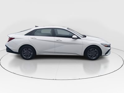 2024 Hyundai Elantra - Photo 8