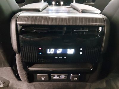 2023 Jeep Wagoneer L - Photo 23