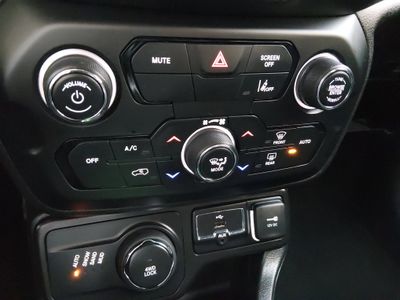 2023 Jeep Renegade - Photo 20