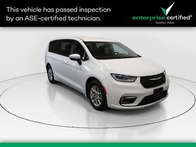 2023 Chrysler Pacifica Touring L FWD — front three-quarter view