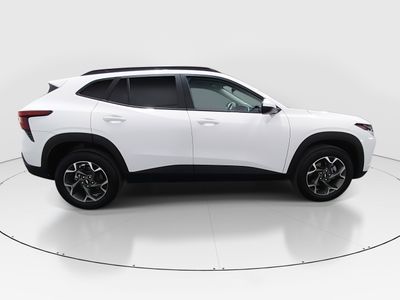 2025 Chevrolet Trax - Photo 8