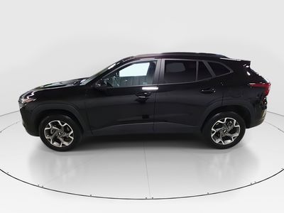 2025 Chevrolet Trax - Photo 4