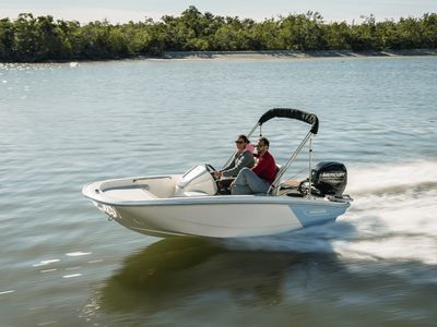 2026 Boston Whaler 130 Super Sport — front three-quarter view