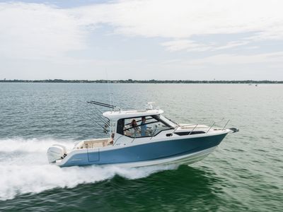 2026 Boston Whaler 325 Conquest — front three-quarter view